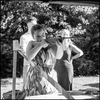 La_fille_à_la_carabine._Verlin_juillet_2022.Alain_Caron